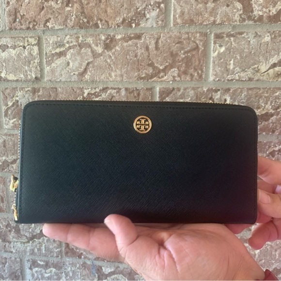 Tory Burch Bags Offers New Tory Burch Robinson Passport Continental